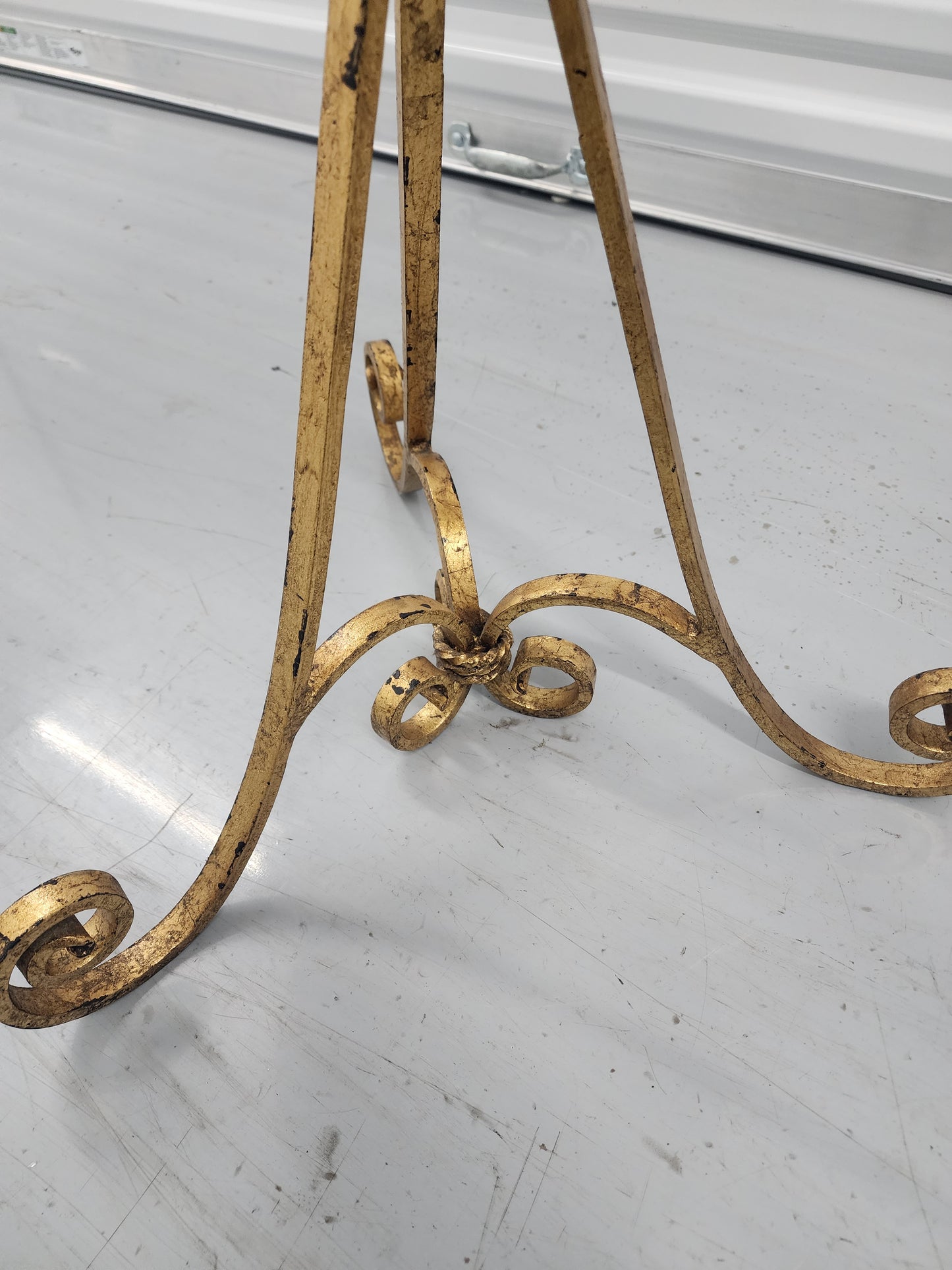 Accent table painted top metal gold toned base