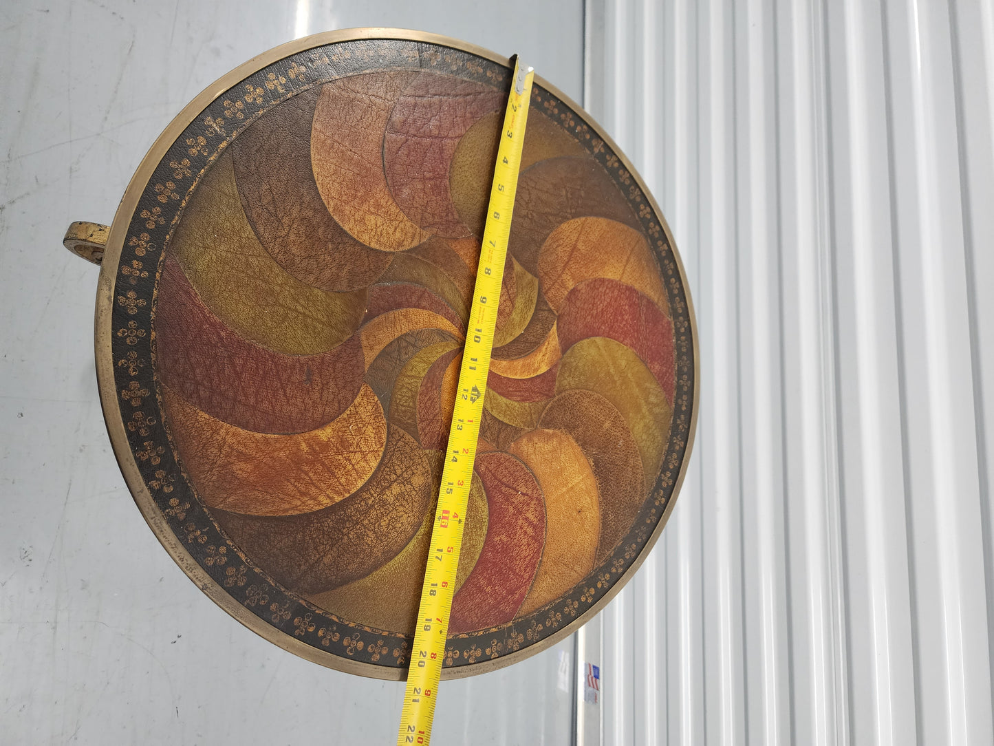 Accent table painted top metal gold toned base