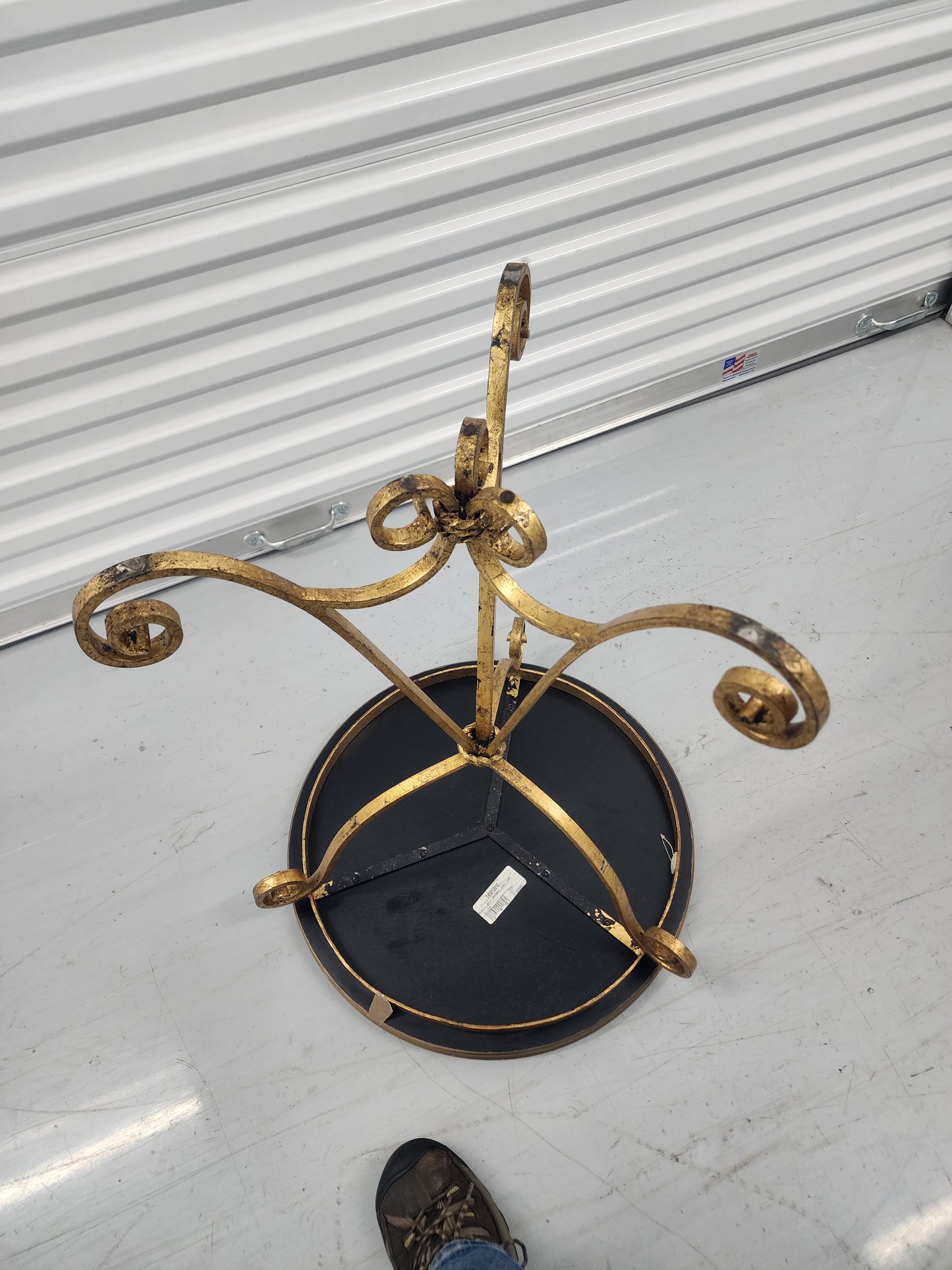 Accent table painted top metal gold toned base