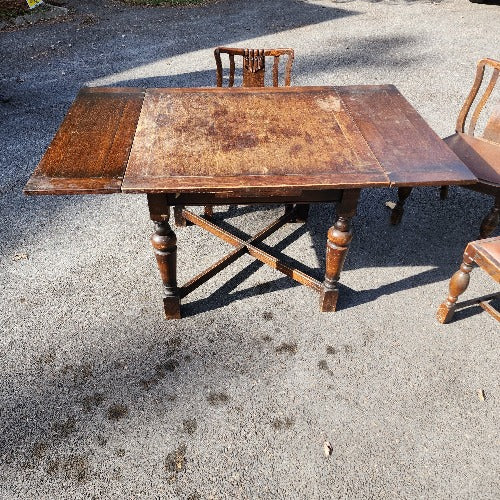 Art Nouveau Dining table with hidden leaves and 3 chairs Vintage